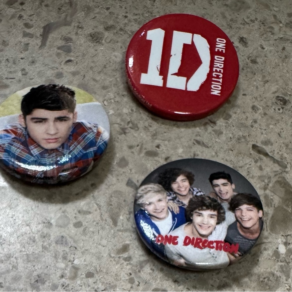 Iconic One Direction Button pin Set - Picture 1 of 3